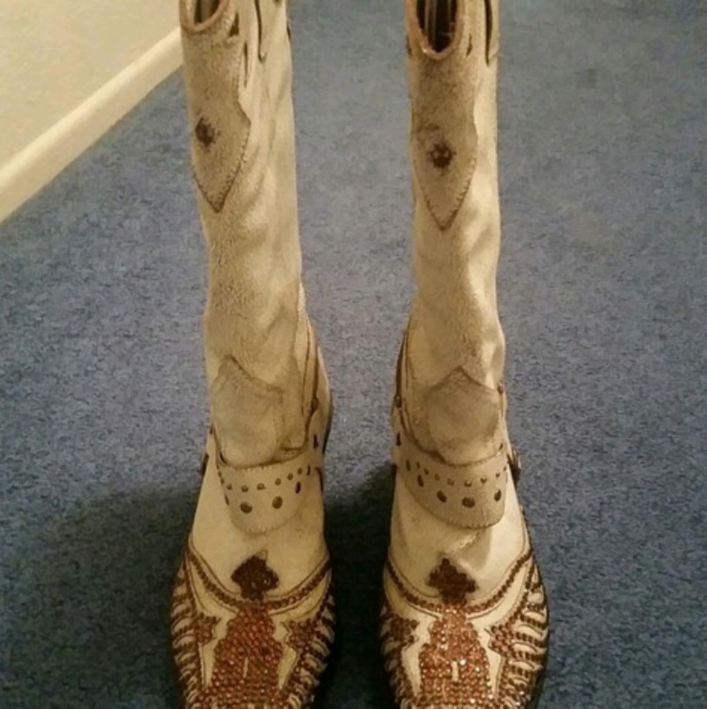 Boots - Picture 3 of 5